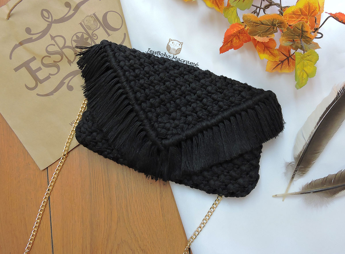 Bolso amor al macramé negro.