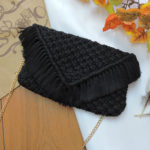 Bolso amor al macramé negro.