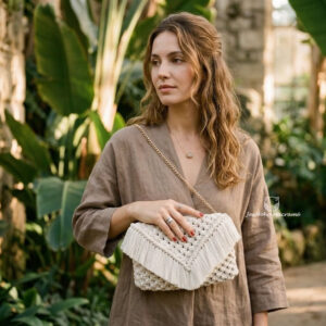 Bolso amor al macramé beige.