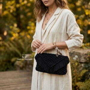 Bolso amor al macramé negro.