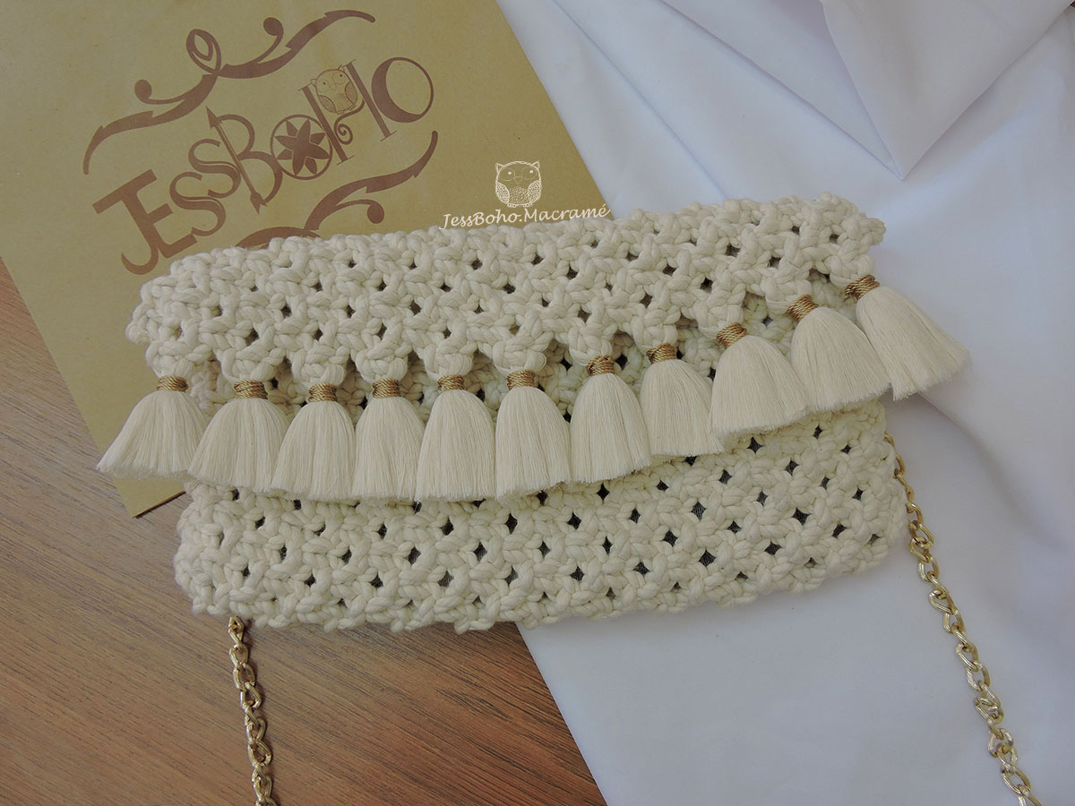 Bolso grande de macramé cisne beige.