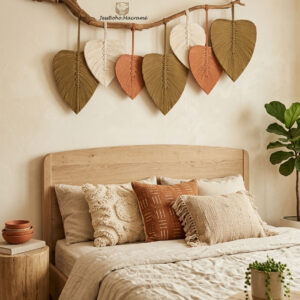 Decoración tapiz de macramé colores neutros.