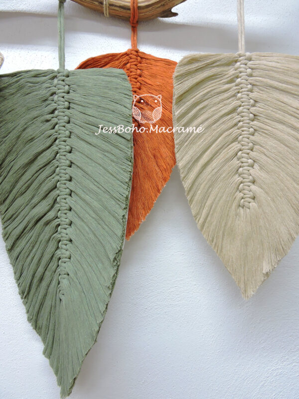 Decoración tapiz de macramé colores de otoño.