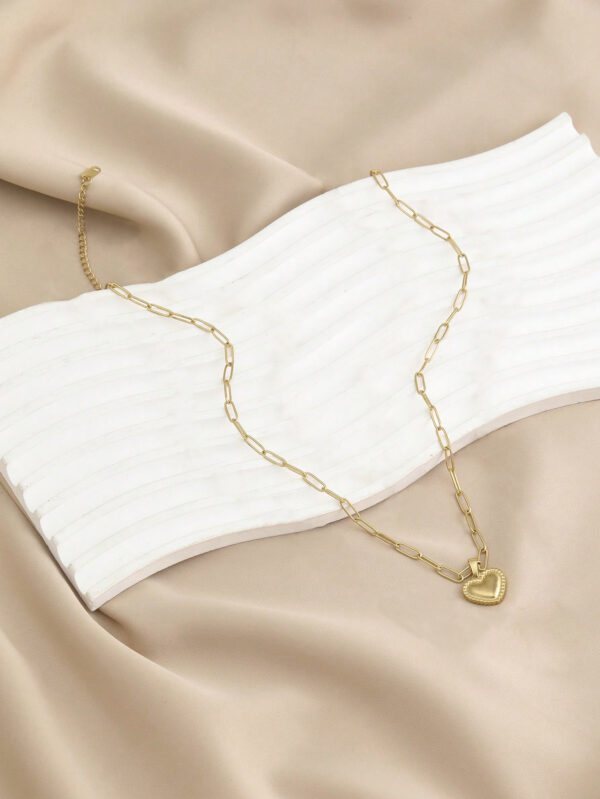 Collar de corazón elegante.