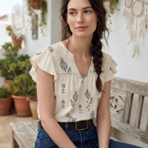 Blusa con bordado ligera.