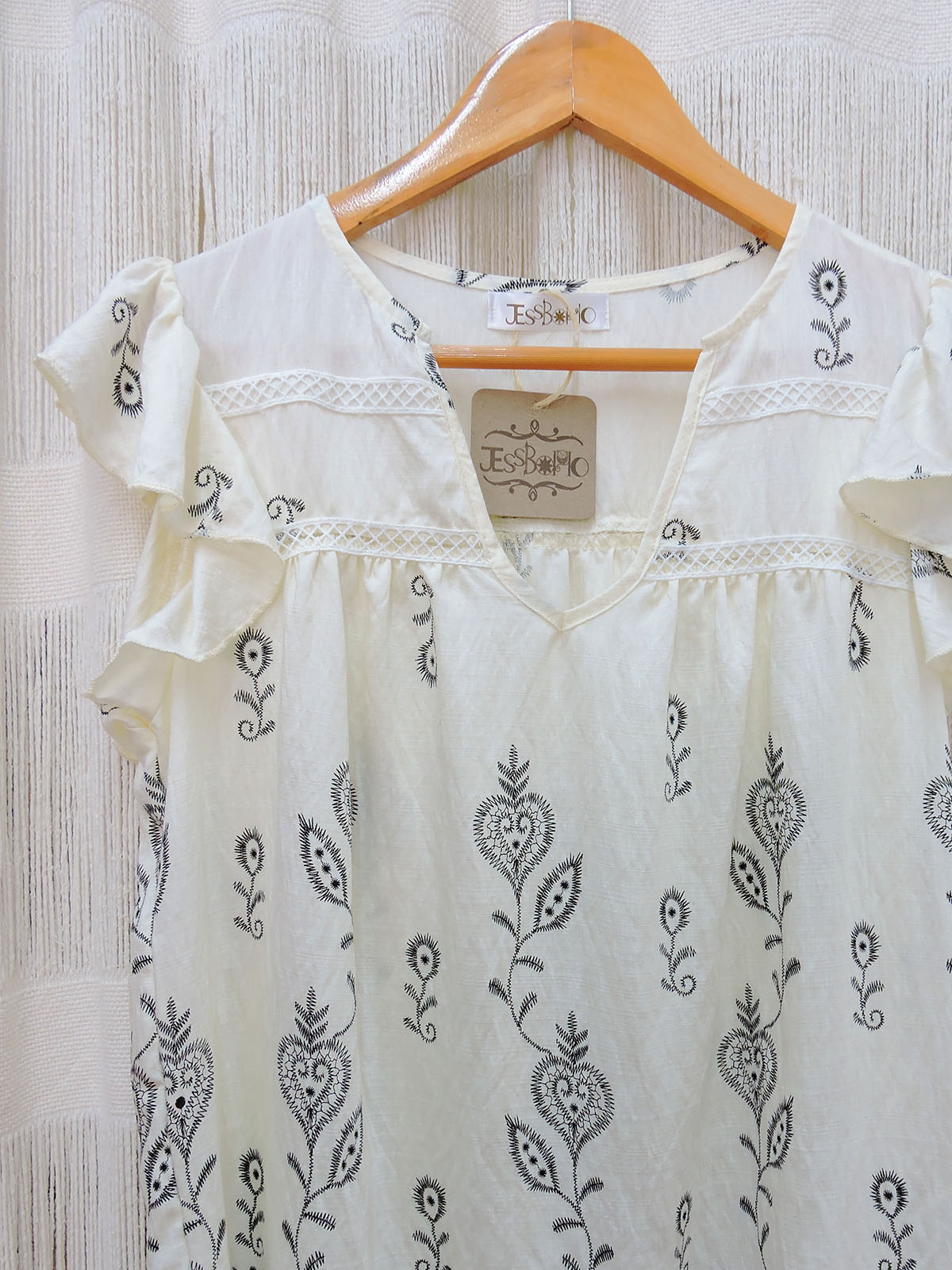 Blusa con bordado ligera.