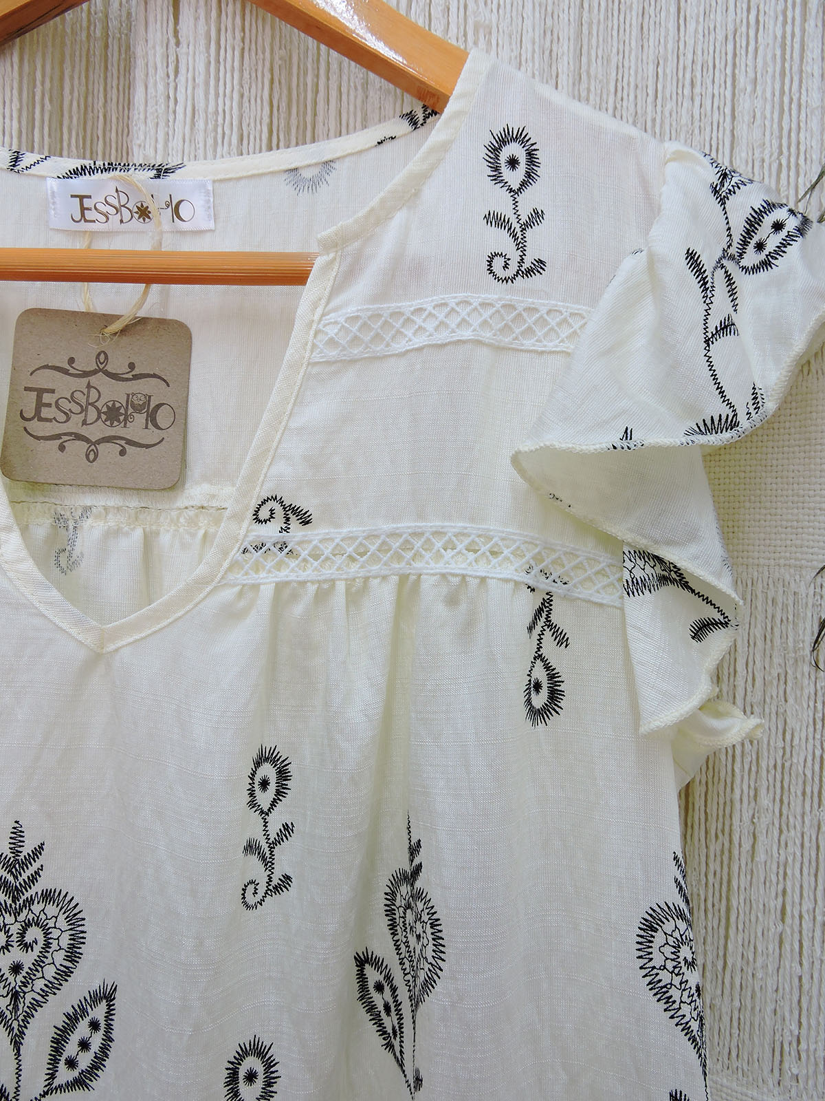 Blusa con bordado ligera.